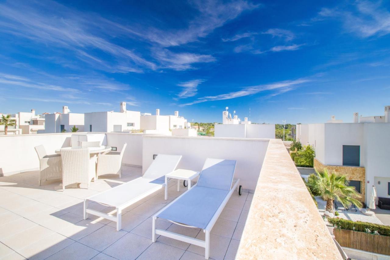 Villa De Lujo โรฮาเลส ภายนอก รูปภาพ