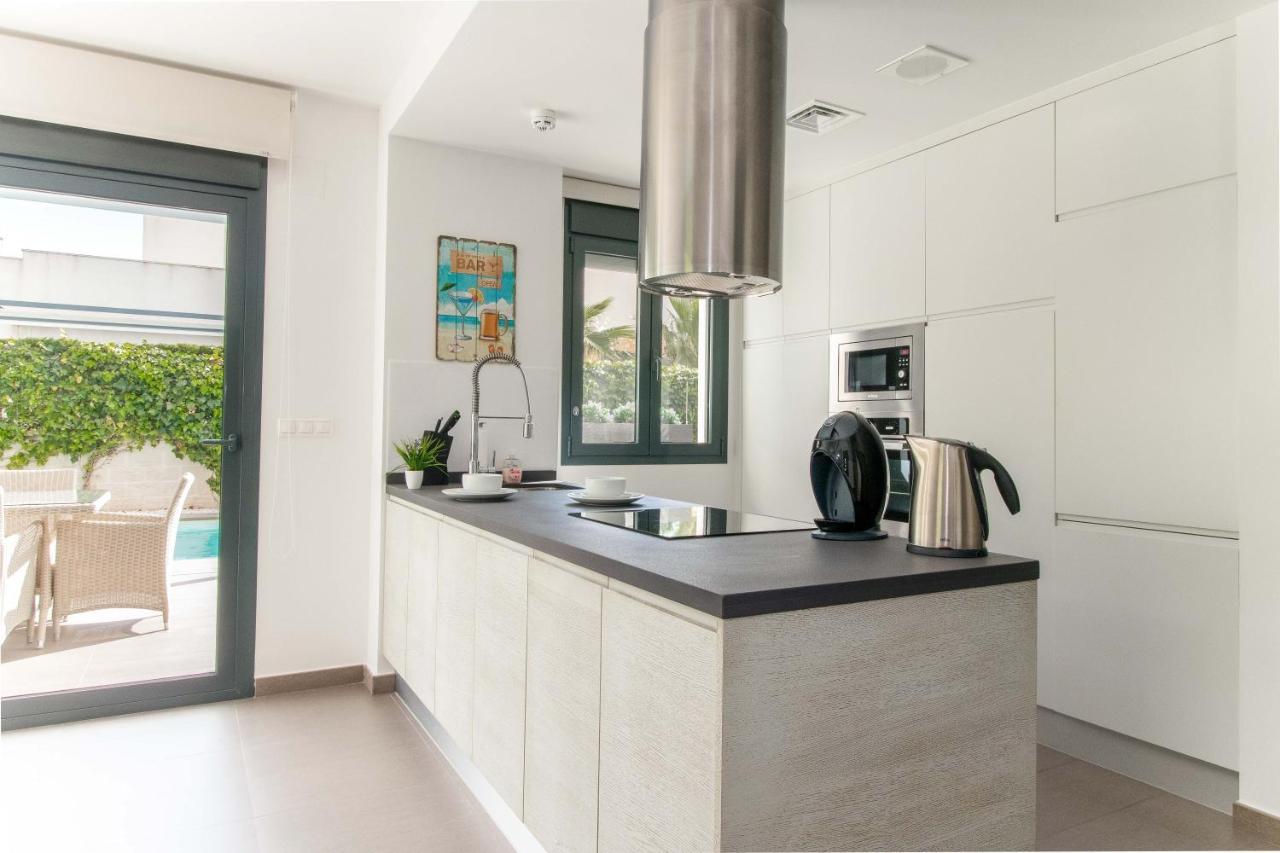 Villa De Lujo โรฮาเลส ภายนอก รูปภาพ